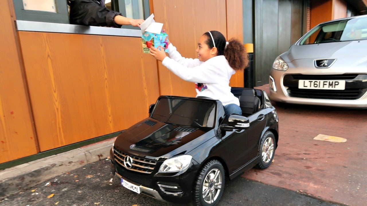 Deretan kendaraan Drive Thru yang tidak biasa dan kocak